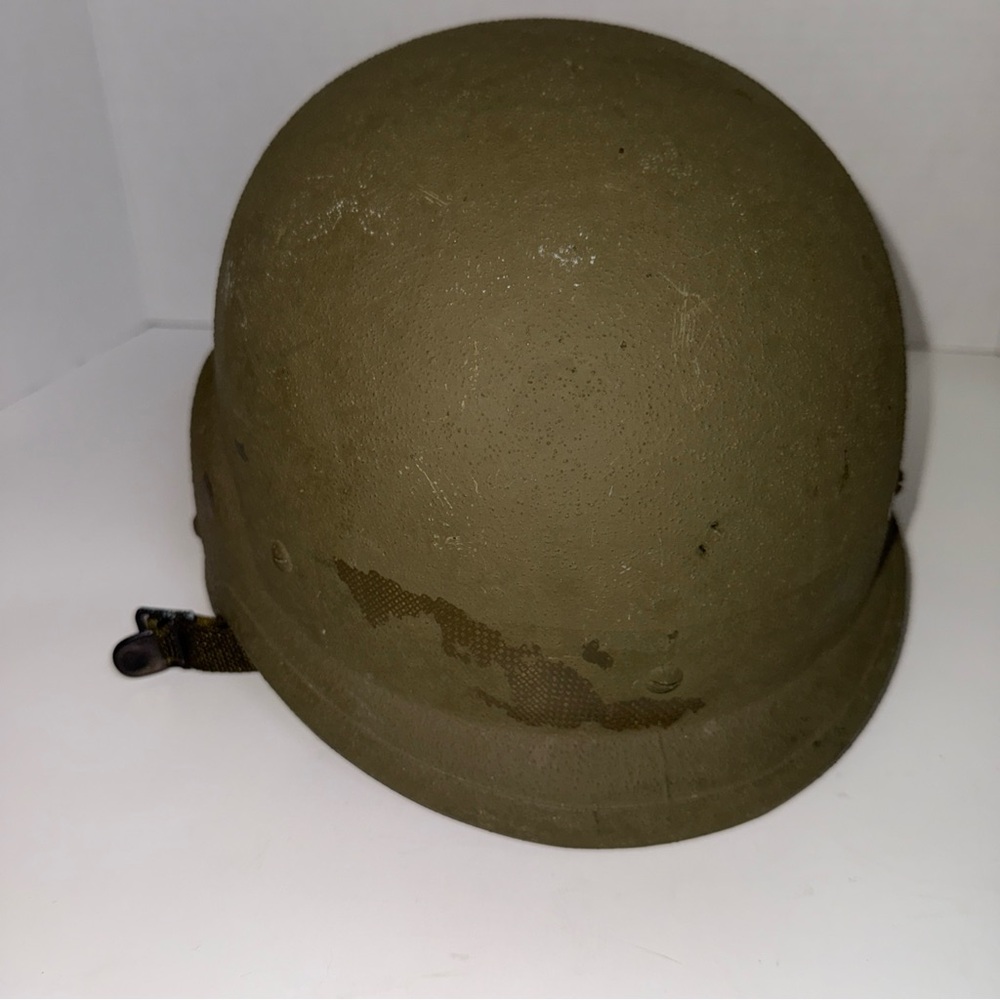 Vintage ORIGINAL US ARMY ISSUE PASGT COMBAT HELMET